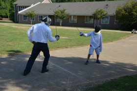 Студенты Indian Springs School занимаются фехтованием