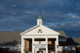 Здание Lawrence Academy