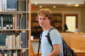 Библиотека в Lawrence Academy