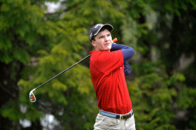 Студенты Lawrence Academy играют в гольф