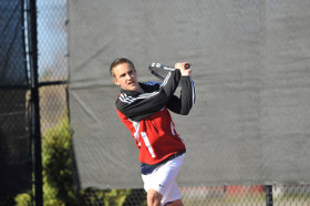 Студенты Lawrence Academy играют в теннис