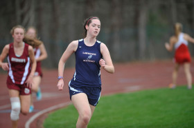 Студенты Lawrence Academy занимаются бегом