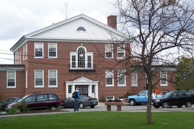 Здание Maine Central Institute