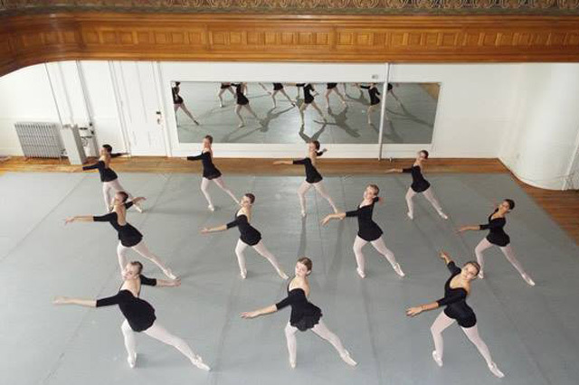 Студенты Maine Central Institute занимаются балетом