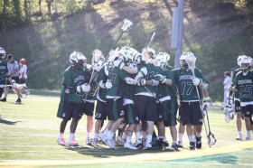 Студенты New Hampton School играют в лакросс