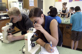 Студенты Northfield Mount Hermon School на занятиях