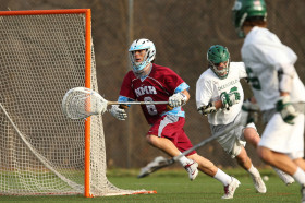 Студенты Northfield Mount Hermon School играют в лакросс