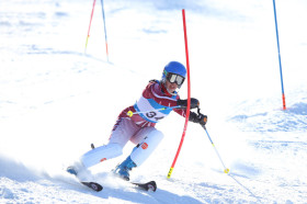 Студенты Northfield Mount Hermon School катаются на лыжах