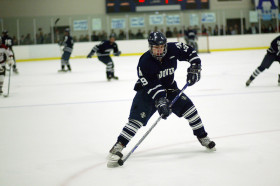 Студенты Phillips Academy Andover играют в хоккей