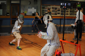 Студенты Phillips Academy Andover занимаются фехтованием