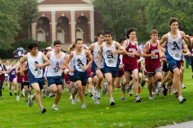 Студенты Phillips Academy Andover занимаются бегом