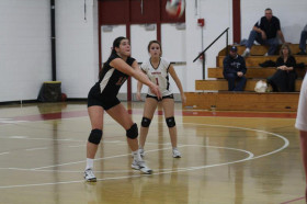 Студенты Pomfret School играют в баскетбол