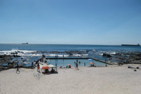 Студенты Pomfret School на пляже