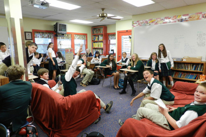 Студенты Rabun Gap-Nacoochee School в библиотеке