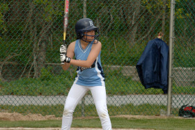 Студенты Ross School играют в бейсбол