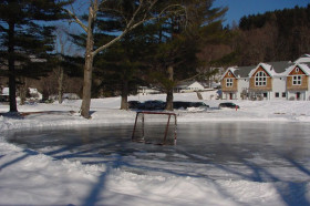 Каток на территории Rumsey Hall School