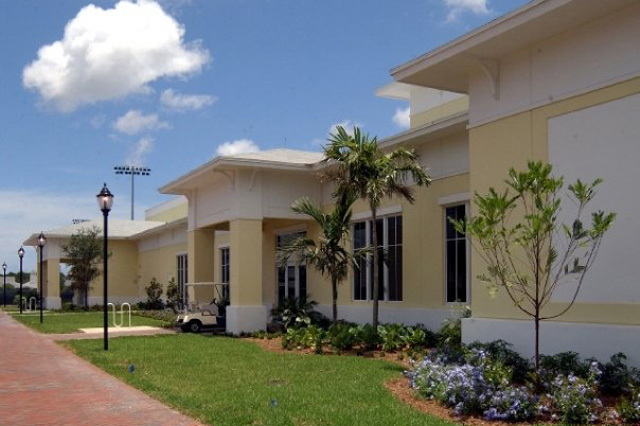 Территория Saint Andrew's School