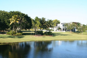 Озеро на территории Saint Andrew's School