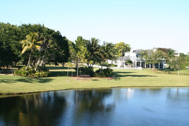 Озеро на территории Saint Andrew's School