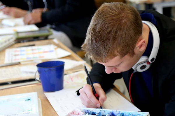 На занятиях творчеством