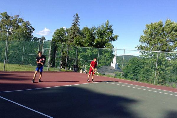 Студенты South Kent School в теннис