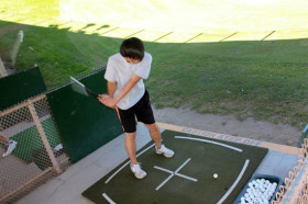 Студенты Southwestern Academy играют в гольф