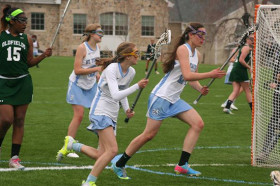 Студенты St. Timothy’s School играют в лакросс