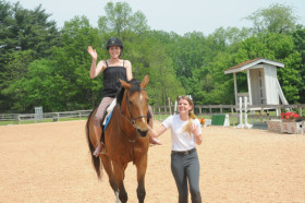 Студенты St. Timothy’s School занимаются конным спортом