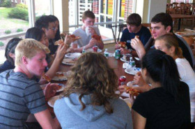 Завтрак в Stony Brook School