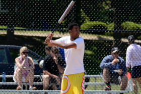 Студенты Stony Brook School играют в бейсбол