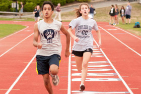 Студенты Stony Brook School занимаются бегом