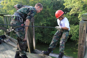 Студенты Valley Forge Military Academy занимаются альпинизмом