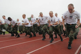 Студенты Valley Forge Military Academy занимаются бегом