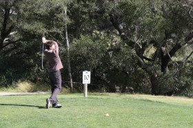 Студенты Villanova Preparatory School играют в гольф