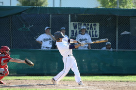 Студенты Villanova Preparatory School играют в бейсбол