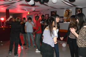 Студенты West Nottingham Academy на дискотеке