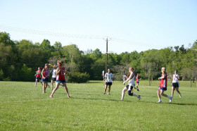 Студенты West Nottingham Academy играют в лакросс