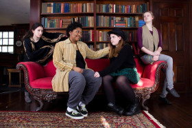 Студенты Westover School в библиотеке