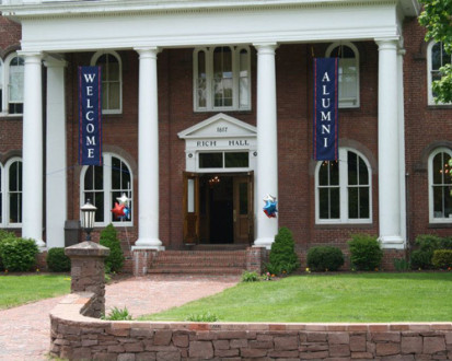 Здание Wilbraham & Monson Academy