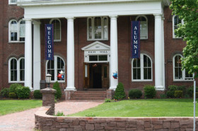 Здание Wilbraham & Monson Academy