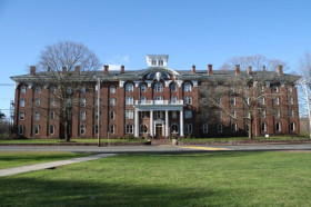 Здание Wilbraham & Monson Academy