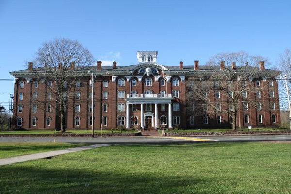 Здание Wilbraham & Monson Academy