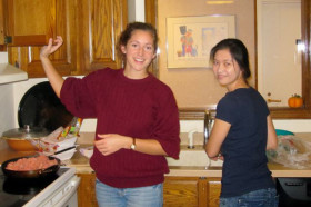 Студенты Wilbraham & Monson Academy на кухне