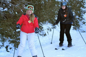 Студенты Albert College катаются на лыжах