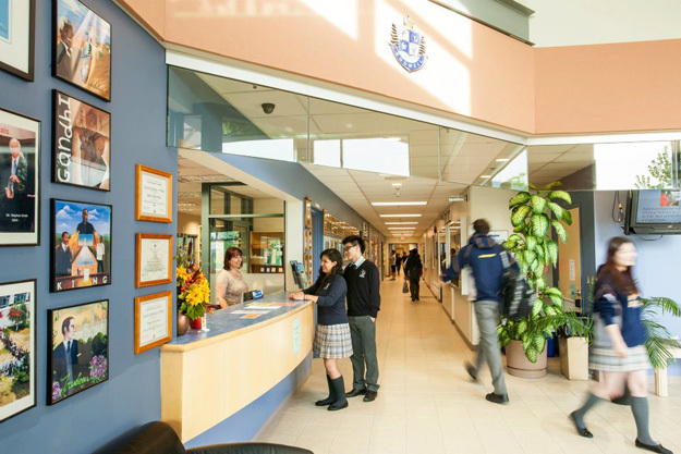 Ресепшен в Bodwell High School