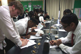 Студенты Bond Academy на занятиях