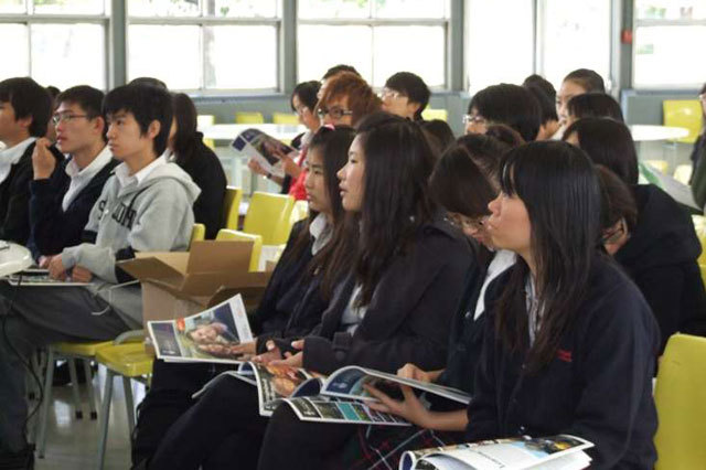 Студенты Bond Academy на занятиях