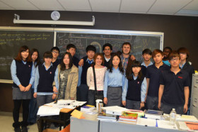 Студенты Columbia International College of Canada в учебном классе