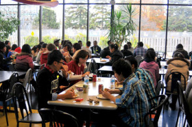 Обед в Columbia International College of Canada