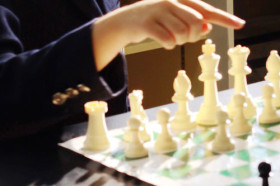 Студенты Fieldstone Day School играют в шахматы